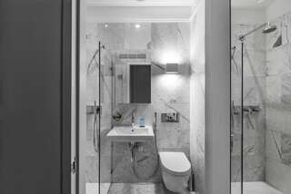Отель The Joseph | Signature Hotel Vilnius Вильнюс Двухместный номер Делюкс с 1 кроватью или 2 отдельными кроватями и видом на реку-5