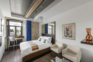 Отель The Joseph | Signature Hotel Vilnius Вильнюс Номер Делюкс с кроватью размера «king-size» и видом на реку-1