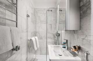 Отель The Joseph | Signature Hotel Vilnius Вильнюс Номер Делюкс с кроватью размера «king-size» и видом на реку-11